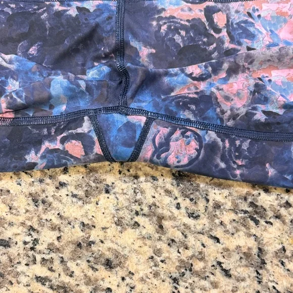 Lululemon Athletica Abstract Blue and Pink Leggings - Picture 8 of 9